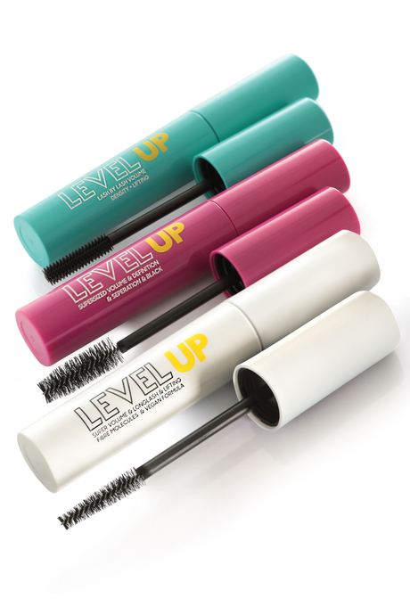 Pierre Cardin Level Up Siyah Maskara 10 ml - Kirpik Kaldırma Etkili Yoğun Hacim Veren Siyah Mascara 10 ml