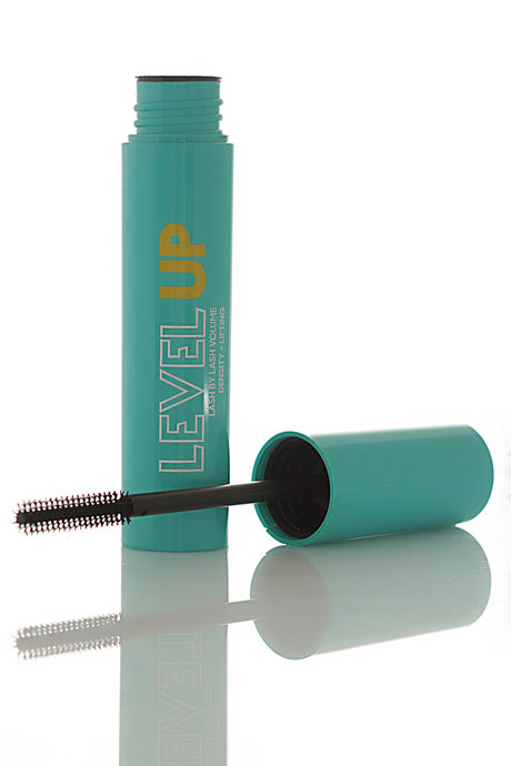 Pierre Cardin Level Up Siyah Maskara 10 ml - Kirpik Kaldırma Etkili Yoğun Hacim Veren Siyah Mascara 10 ml